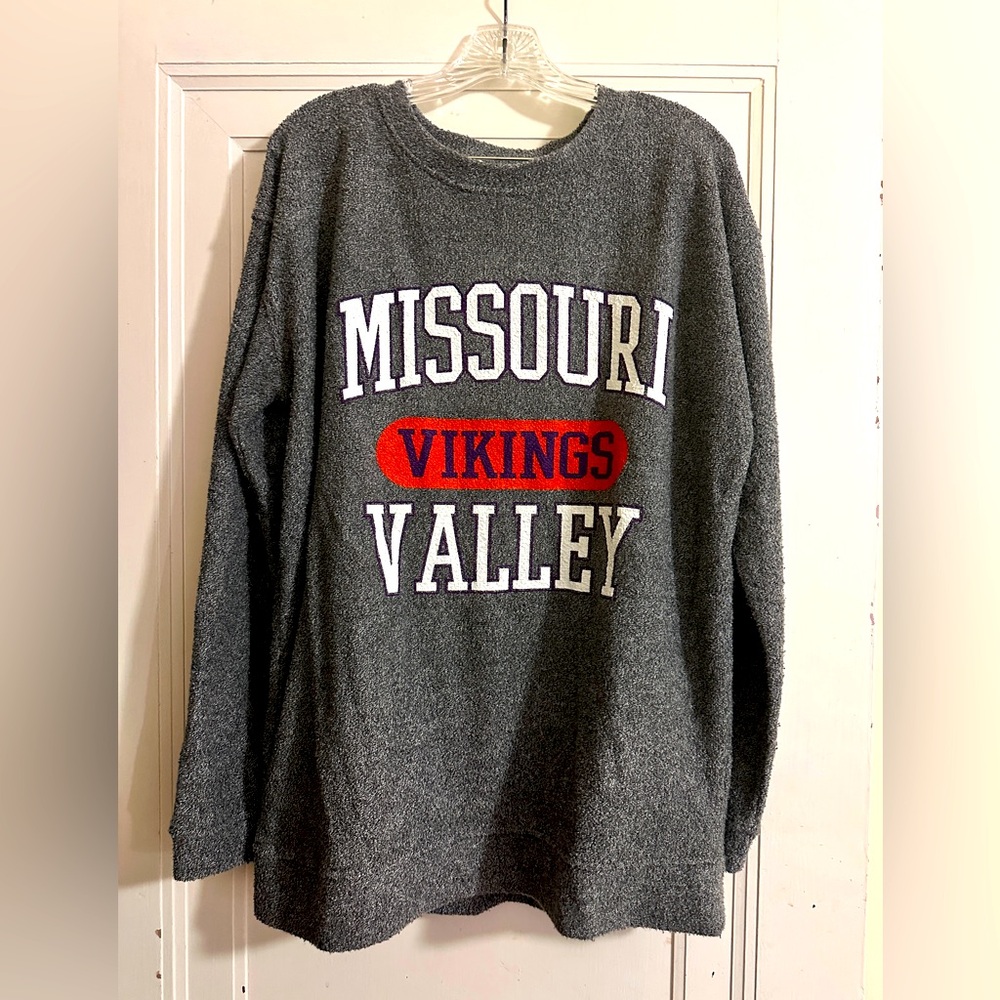Missouri Valley College XL lightweight sweatshirt.